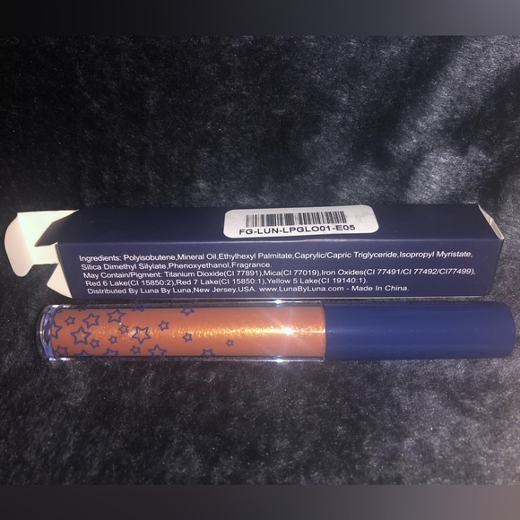 Luna By Luna Lipgloss-Venus. Shimmer, Shine, Chrome, Bright, Nude, Comfortable - Picture 3 of 5